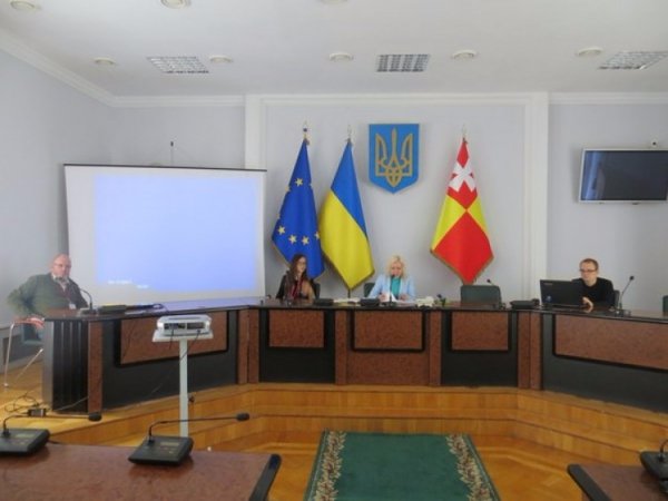 Луцьких безпритульних собак рахуватимуть англійці. ФОТО