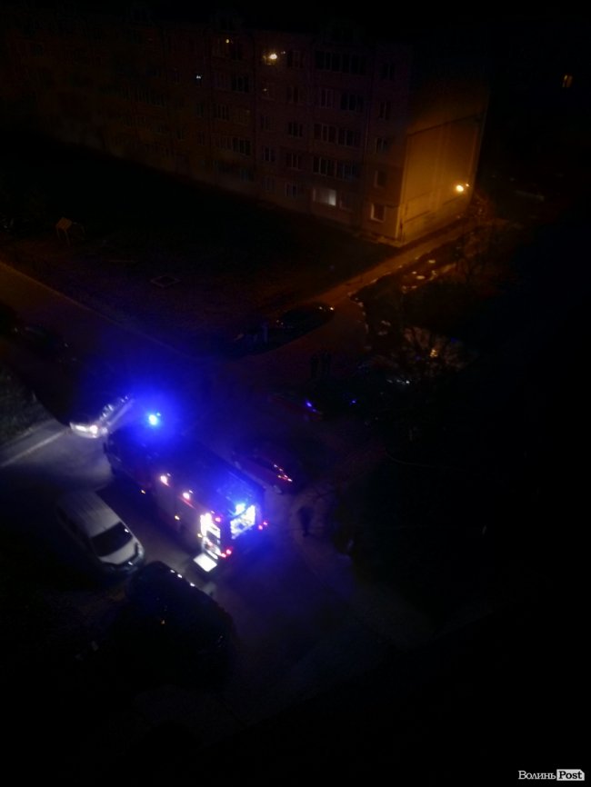 У Луцьку вночі загорівся автомобіль. ФОТО. ВІДЕО