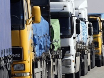 На польському кордоні заблоковано понад дві тисячі вантажівок