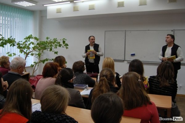 Брати Капранови у Луцьку презентували унікальну книгу – історію України в коміксах. ФОТО