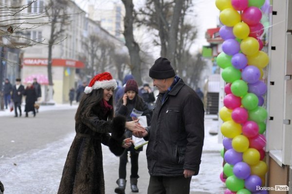 Луцьком пройшов парад помічників Святого Миколая