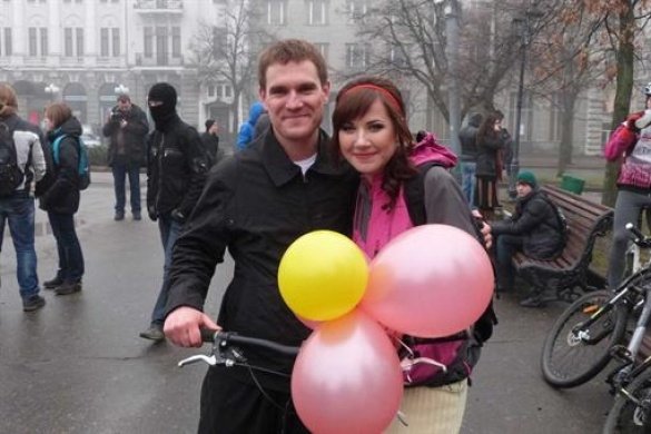 У Харкові активісти одружилися під час Веломайдану. ФОТО