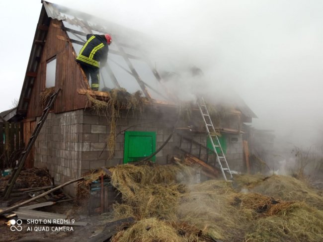 У селі на Волині посеред білого дня горіла будівля з шлакоблоків