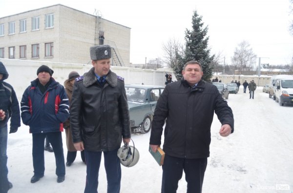 Блокування ВВшників у Луцьку: день другий. ФОТО