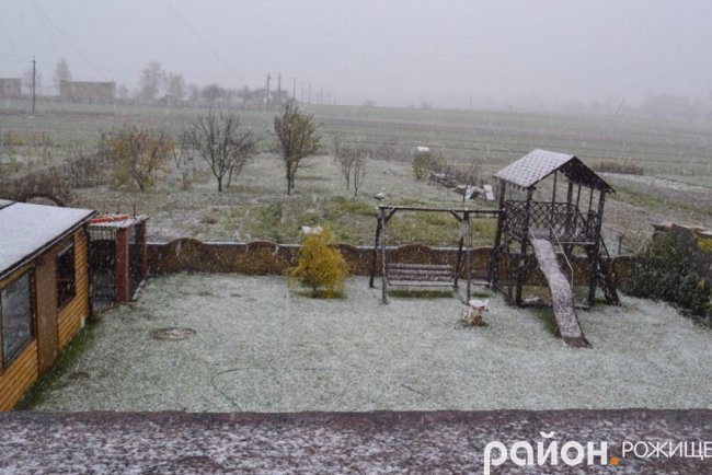 Мокрий і лапатий: на Волині - сніг. ФОТО