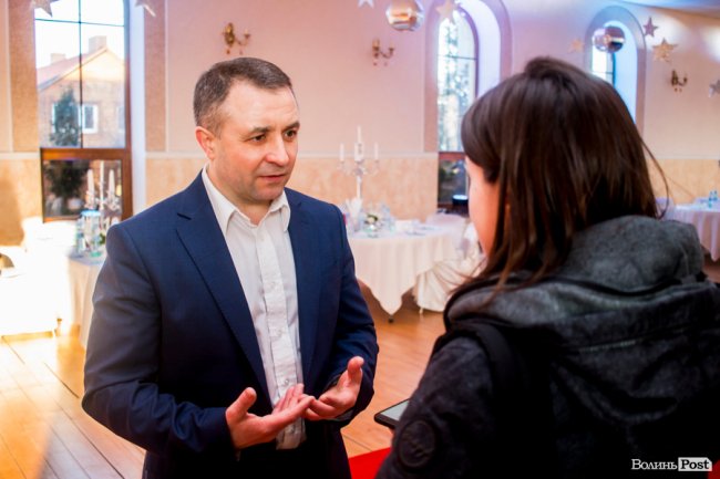 Бенкет, лімузини та королівські наряди: у Луцьку організували  свято для людей з інвалідністю. ФОТО