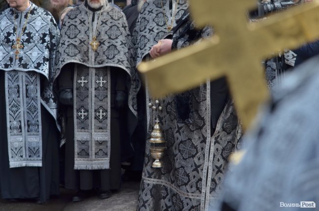 У Луцьку поклали квіти до пам’ятника Шевченку. ФОТО