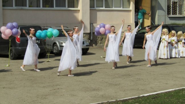 Перша трійня на Волині: виписку з пологового перетворили на шоу