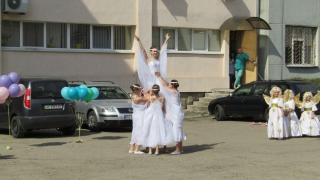 Перша трійня на Волині: виписку з пологового перетворили на шоу