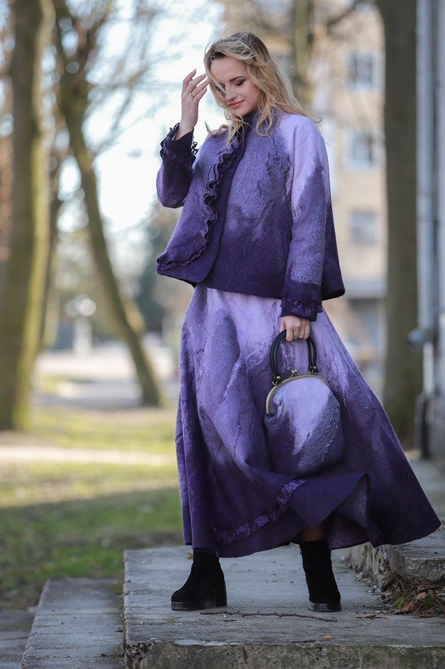 Чиновниця з Волині стала рукодільницею і створює унікальний одяг із вовни з волокнами кропиви та банана 