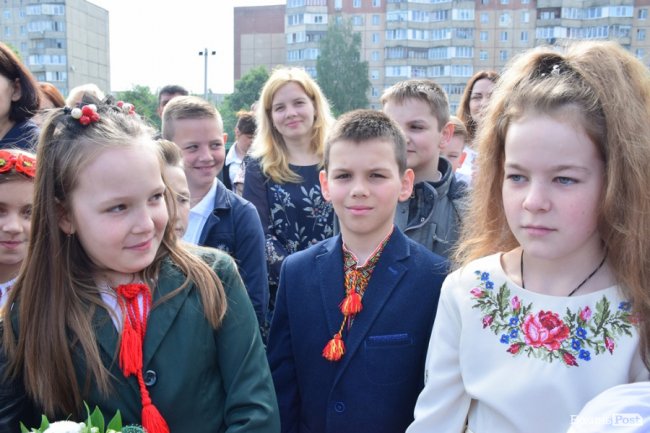 Емоції від драйву до сліз: останній дзвоник у луцькій школі №25. ФОТО