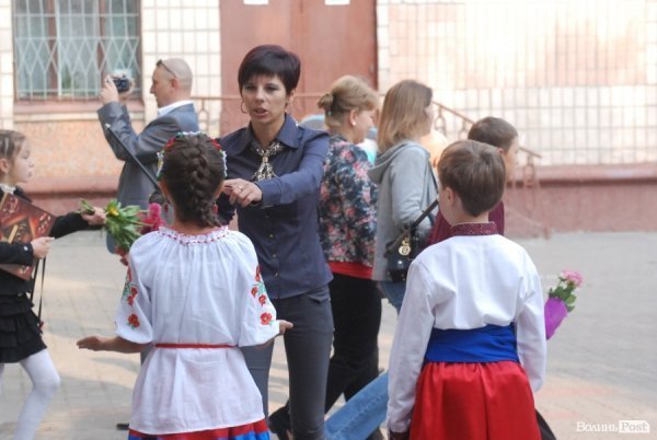 Перший дзвоник у  «найкращій луцькій школі». ФОТО