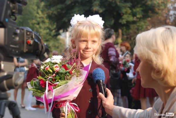 Перший дзвоник у  «найкращій луцькій школі». ФОТО