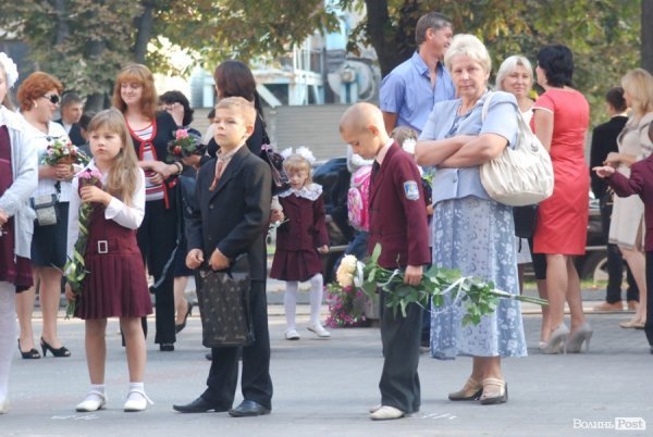 Перший дзвоник у  «найкращій луцькій школі». ФОТО