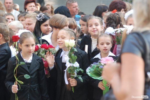 Перший дзвоник у  «найкращій луцькій школі». ФОТО