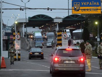 «Святкові» черги на пунктах пропуску з Польщею зменшилися. ВІДЕО  