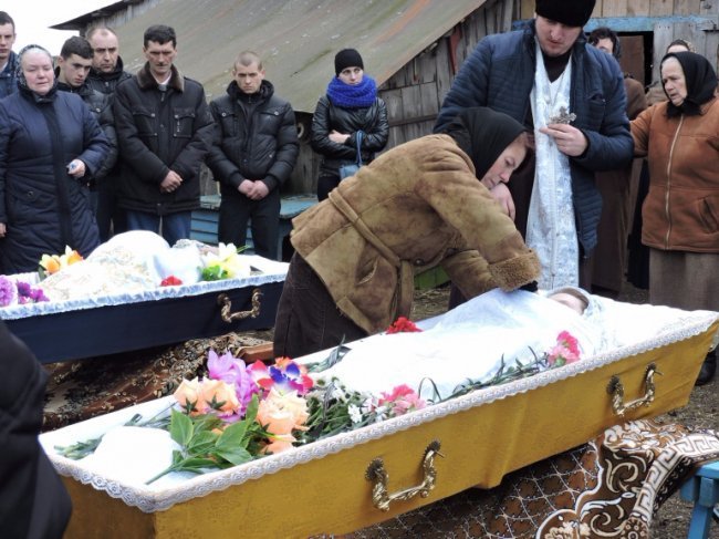 На Волині поховали жертв подвійного вбивства