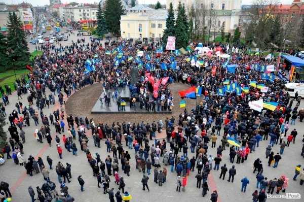 Віче на луцькому Майдані. ФОТО
