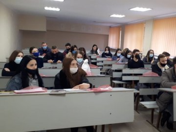 У ВНУ абітурієнтів безкоштовно готують до вступного іспиту з іноземної мови