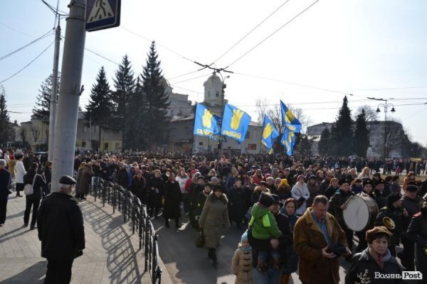  Лучани жалобною ходою та мітингом вшанували пам'ять Небесної сотні. ФОТО