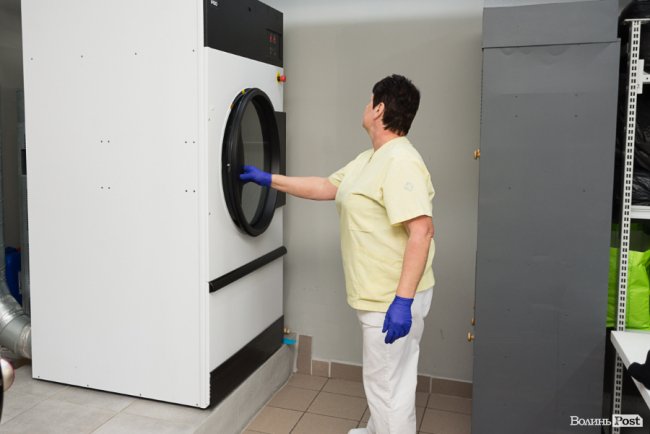 Чому брудну куртку, пальто чи пуховик варто віддати до екопральні і як це зробити у Луцьку*