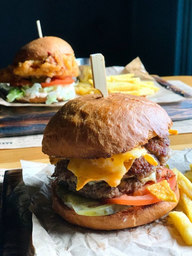 Локація, де смачно і красиво: чому варто піти у «Пай&Бургер» в центрі Луцька*