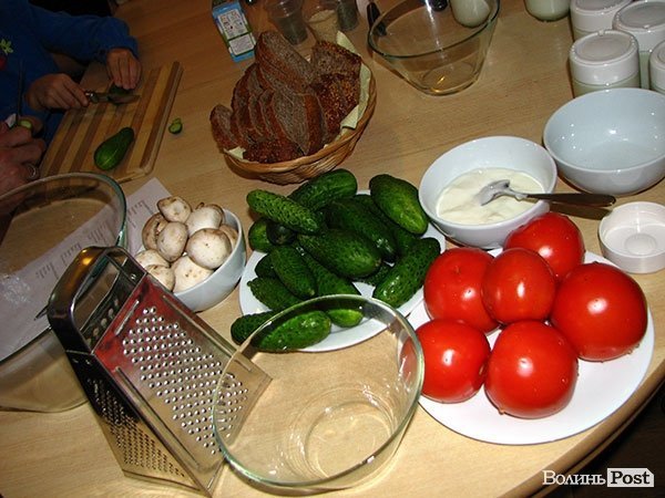 Як луцькі мами вчилися готувати йогурт. ФОТО