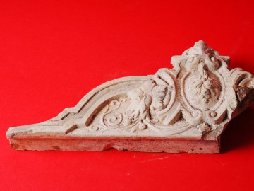 «Такою колекцією може пишатися будь-який музей»: показали унікальні знахідки з розкопок у луцьких підземеллях. ФОТО