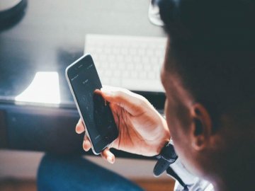 СБУ викрила поліцейських, що за гроші прослуховували телефони, – ЗМІ