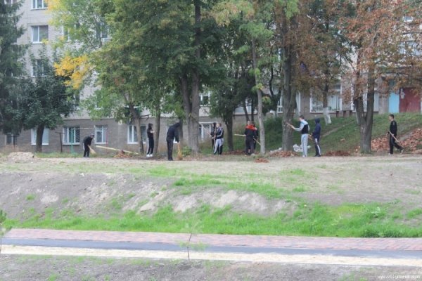 Як у Луцьку готуються відкрити Міст Закоханих. ФОТО