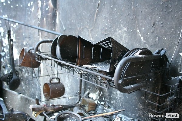 У центрі Луцька згоріла унікальна колекція книг. Власник підозрює підпал. ФОТО