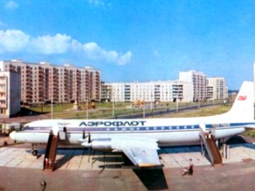 Пасажирський літак на проспекті Молоді: що про нього відомо. ВІДЕО