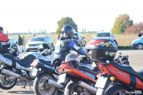 Під Луцьком відбувся чемпіонат з дрег-рейсингу. ФОТО