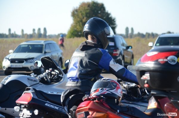 Під Луцьком відбувся чемпіонат з дрег-рейсингу. ФОТО