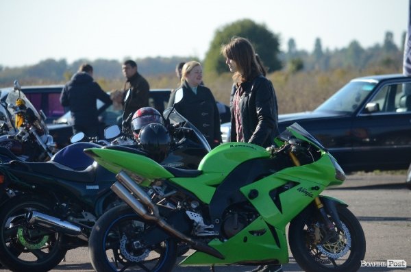 Під Луцьком відбувся чемпіонат з дрег-рейсингу. ФОТО