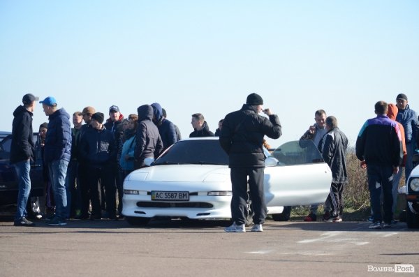 Під Луцьком відбувся чемпіонат з дрег-рейсингу. ФОТО