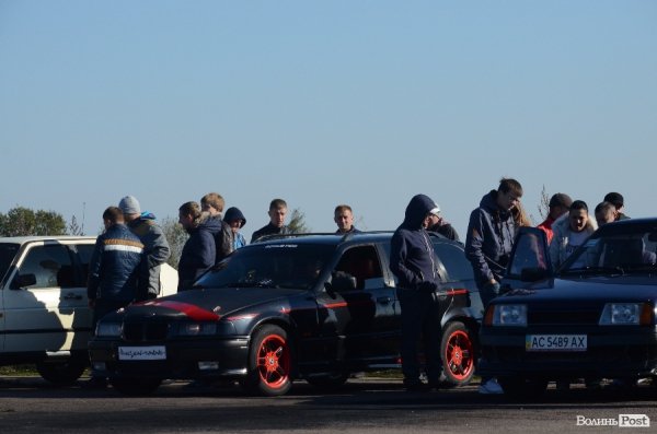 Під Луцьком відбувся чемпіонат з дрег-рейсингу. ФОТО