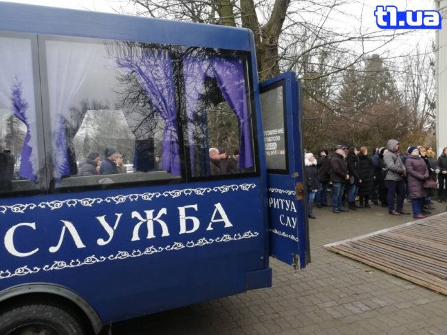 У Луцьку провели в останню путь атовця Сергія Денисюка. ФОТО