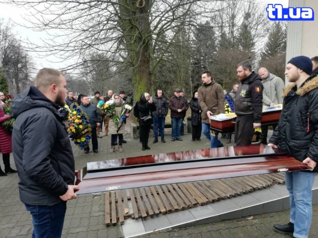 У Луцьку провели в останню путь атовця Сергія Денисюка. ФОТО
