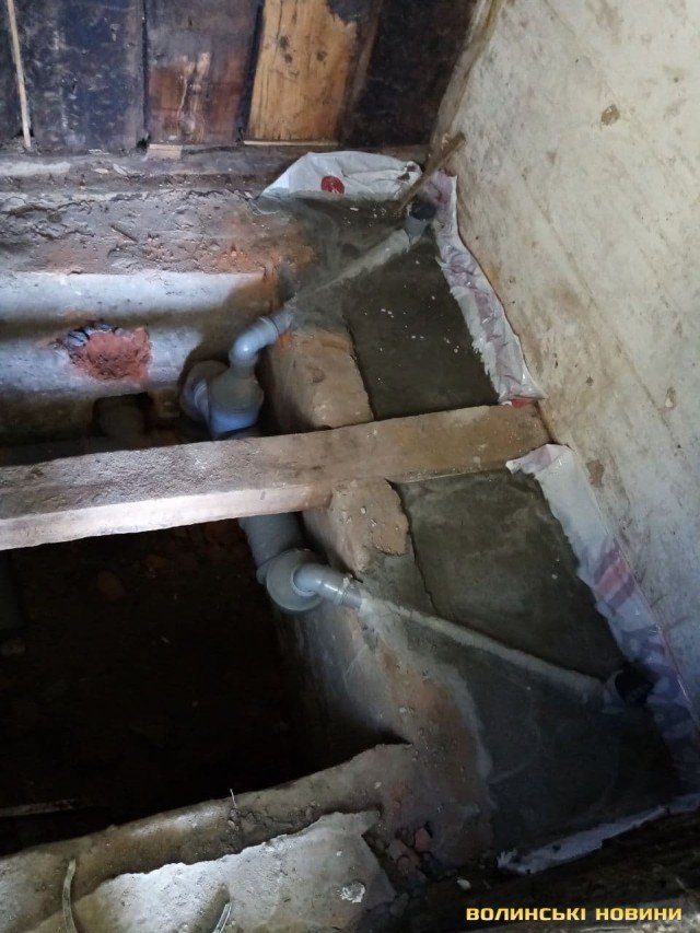 Як живе вагітна 18-річна сирота з Волині, яку поселили у аварійне приміщення без світла і газу 
