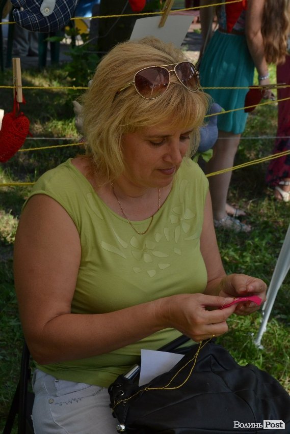 У Луцьку на фестивалі дітей вчили збирати сміття та їсти бездріжджевий хліб