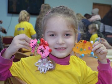 Луцькі дітлахи долучилися до акції «Тепла іграшка надії». ФОТО