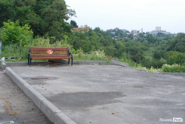 У Луцьку ремонтують туристичний оглядовий майданчик. ФОТО. ВІДЕО