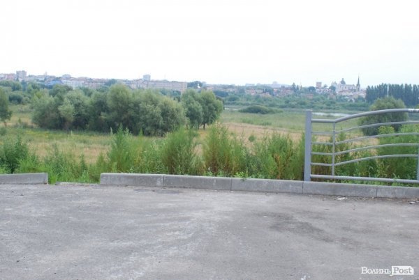 У Луцьку ремонтують туристичний оглядовий майданчик. ФОТО. ВІДЕО