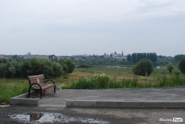 У Луцьку ремонтують туристичний оглядовий майданчик. ФОТО. ВІДЕО