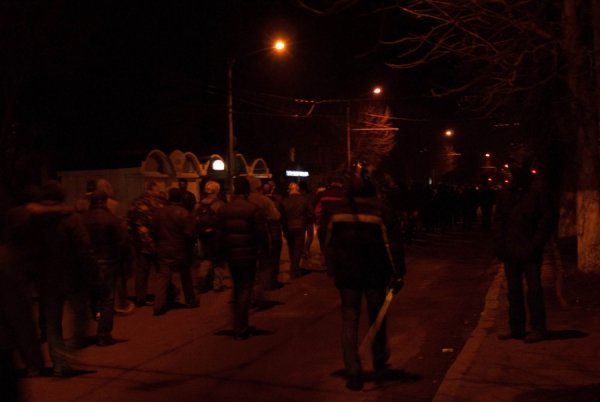 Фото нічного бунту в Луцьку