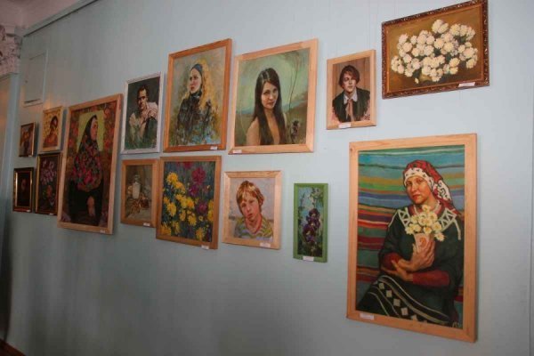 У Луцьку в редакції газети відкрили виставку. ФОТО