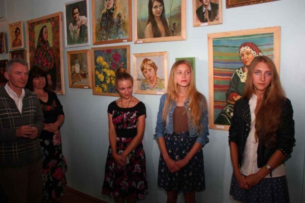 У Луцьку в редакції газети відкрили виставку. ФОТО