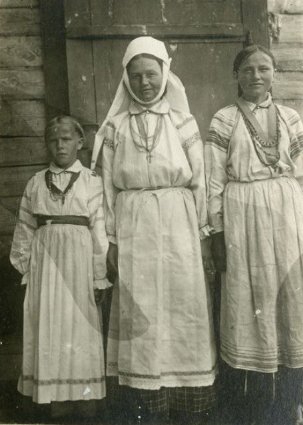 Опублікували раритетні фото мешканців селища Любешів