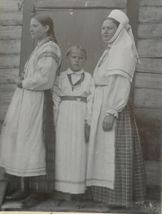 Опублікували раритетні фото мешканців селища Любешів